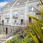 Rosamund Townhouse * كليفدين