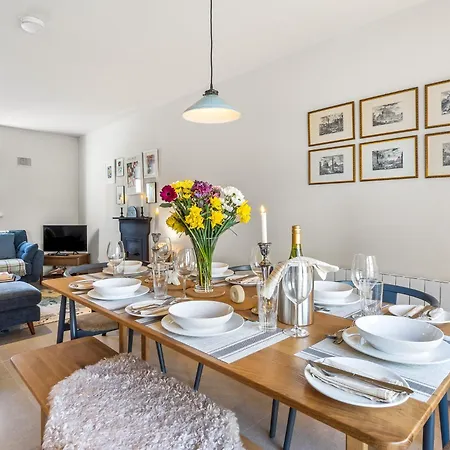 Rosamund Townhouse