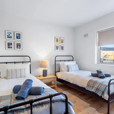 Rosamund Townhouse * كليفدين
