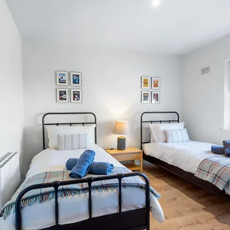 Rosamund Townhouse *