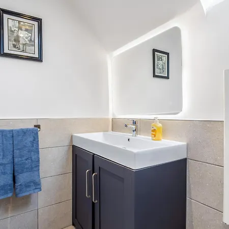 Rosamund Townhouse *