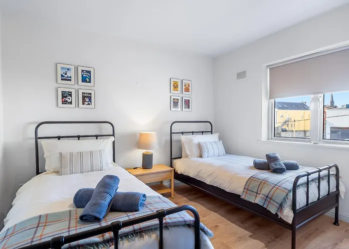 Rosamund Townhouse * كليفدين