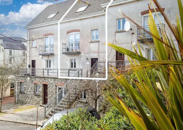 Rosamund Townhouse * كليفدين